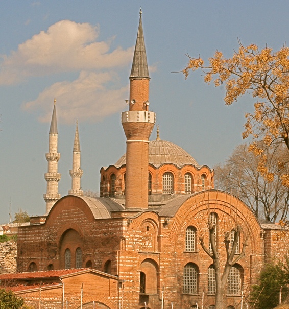 Сопоставьте изображения христианской церкви и мечети